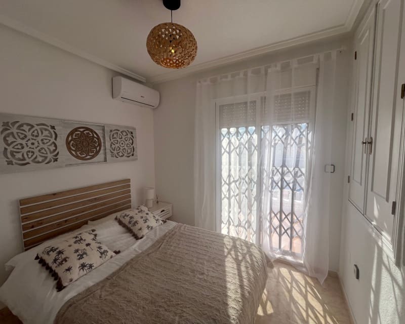 3 makuuhuone Huvila myytävänä paikassa La Florida mukana uima-altaan - 239 999 € (Ref: 9563915)