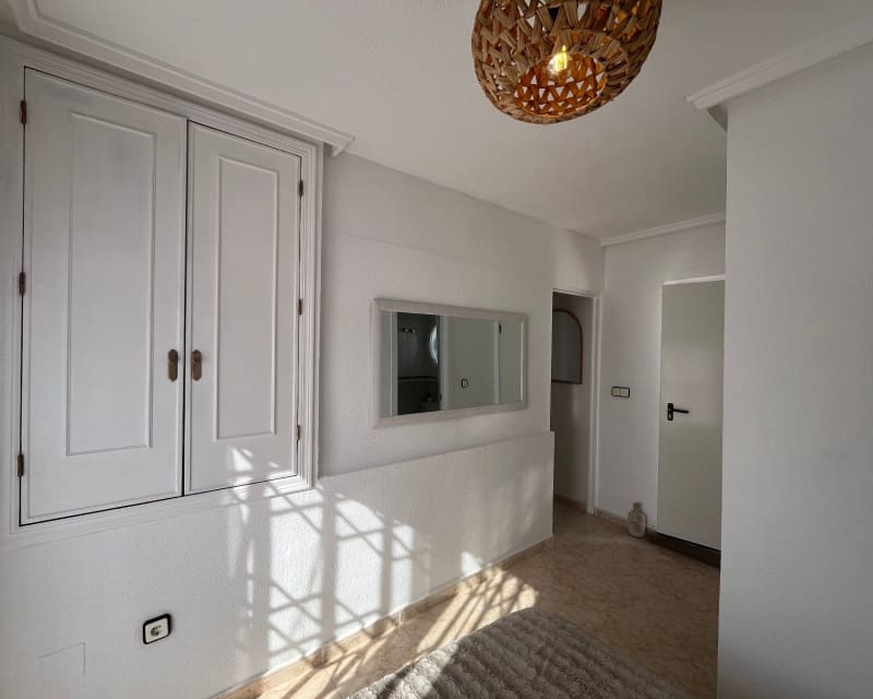 3 makuuhuone Huvila myytävänä paikassa La Florida mukana uima-altaan - 239 999 € (Ref: 9563915)