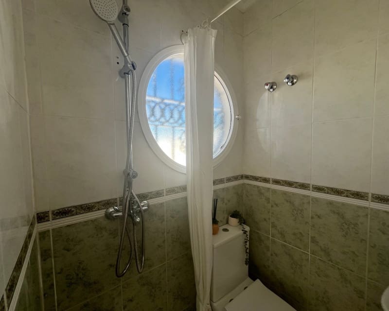 3 makuuhuone Huvila myytävänä paikassa La Florida mukana uima-altaan - 239 999 € (Ref: 9563915)