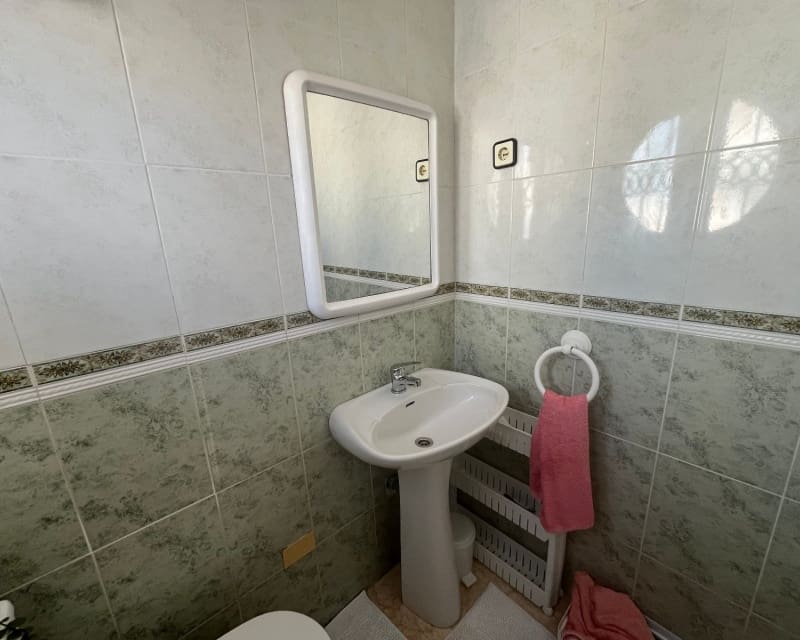 3 makuuhuone Huvila myytävänä paikassa La Florida mukana uima-altaan - 239 999 € (Ref: 9563915)