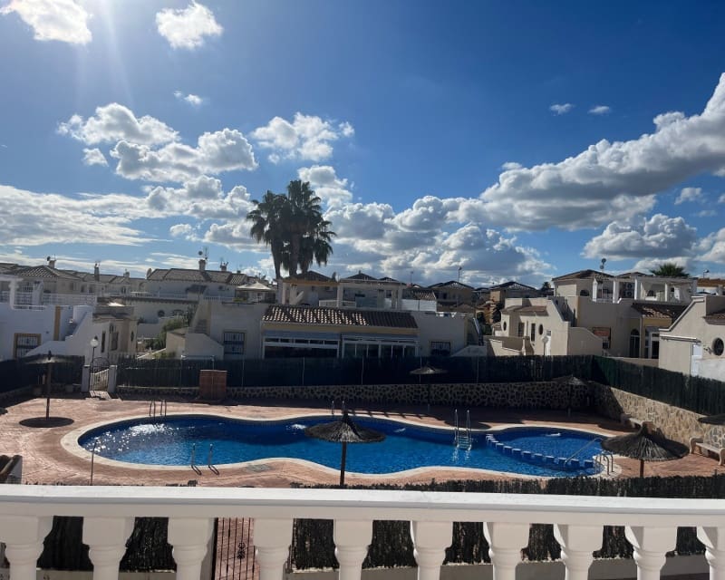 3 makuuhuone Huvila myytävänä paikassa La Florida mukana uima-altaan - 239 999 € (Ref: 9563915)