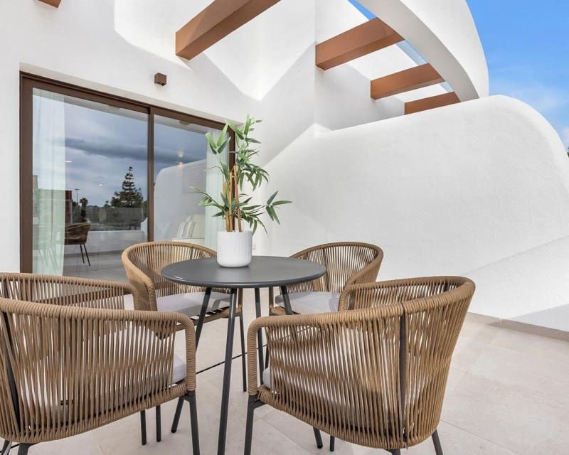 2 soverom Leilighet til salgs i Los Alcazares med svømmebasseng - € 279 900 (Ref: 9568187)