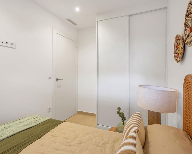 Apartamento de 2 habitaciones en Los Alcázares en venta con piscina - 299.900 € (Ref: 9568189)