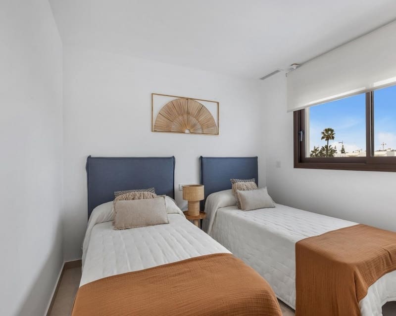 2 soverom Leilighet til salgs i Los Alcazares med svømmebasseng - € 269 900 (Ref: 9568189)