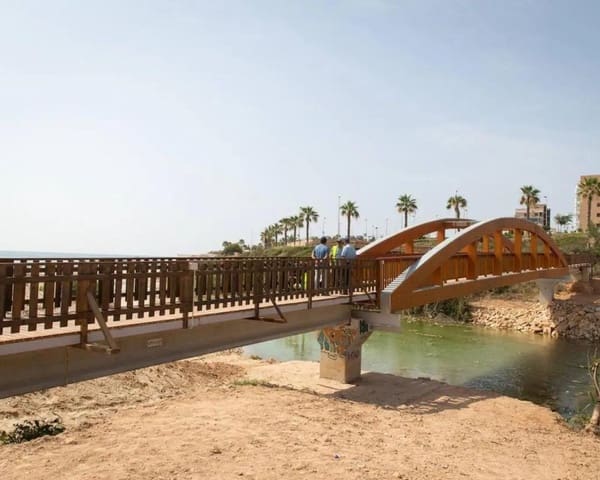 3 soveværelse Villa til salg i Mil Palmeras, Pilar de la Horadada med swimmingpool - € 539.900 (Ref: 9619036)