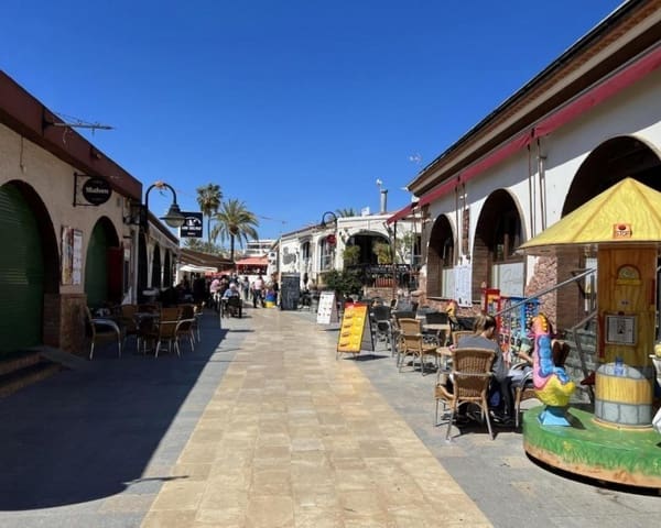 3 soveværelse Villa til salg i Mil Palmeras, Pilar de la Horadada med swimmingpool - € 539.900 (Ref: 9619036)