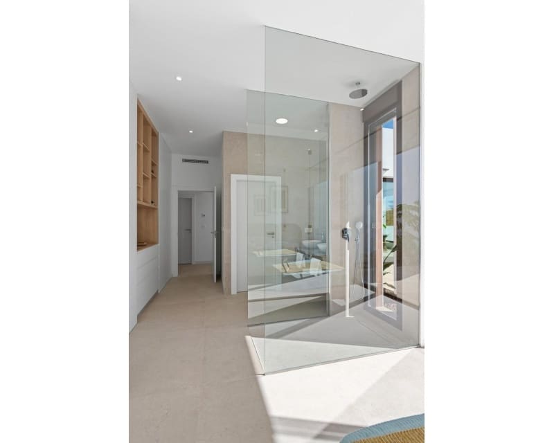 3 slaapkamer Villa te koop in Los Alcazares met zwembad - € 559.900 (Ref: 9626754)