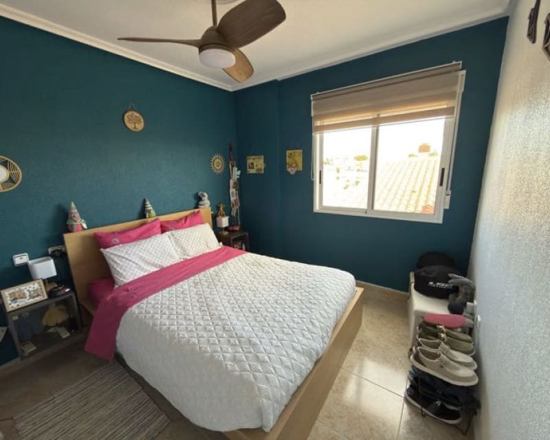 Chalet de 5 habitaciones en Villamartin en venta con piscina - 399.000 € (Ref: 9626757)