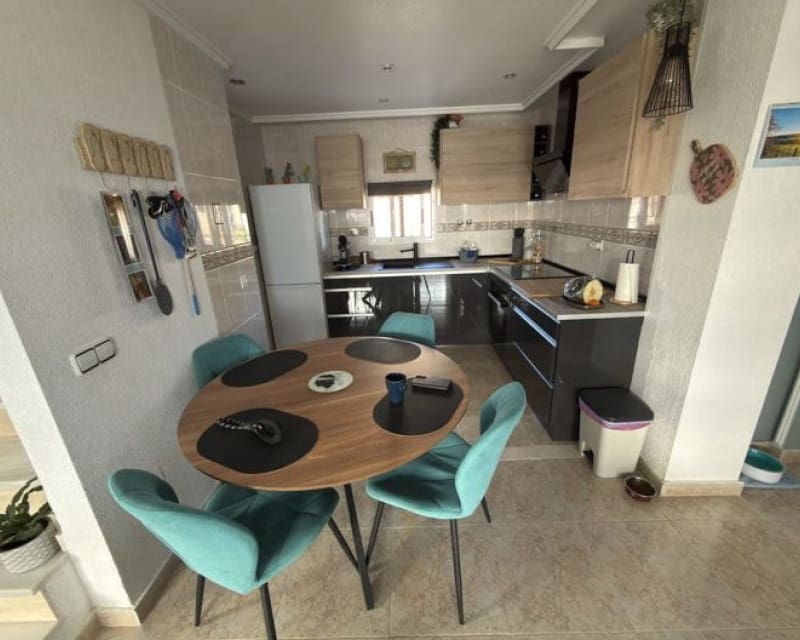 Chalet de 5 habitaciones en Villamartin en venta con piscina - 399.000 € (Ref: 9626757)