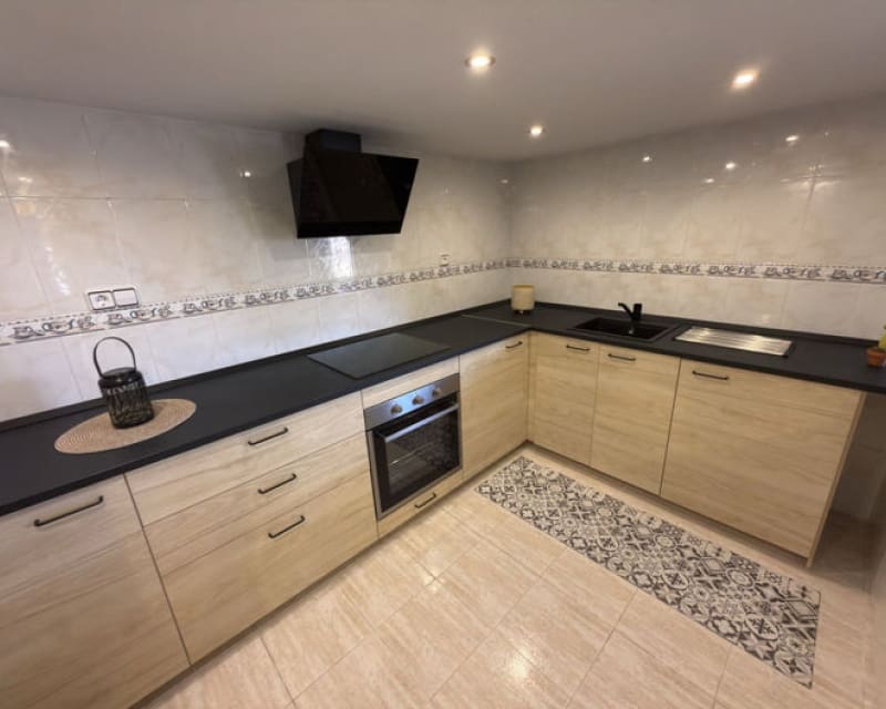 Chalet de 5 habitaciones en Villamartin en venta con piscina - 399.000 € (Ref: 9626757)