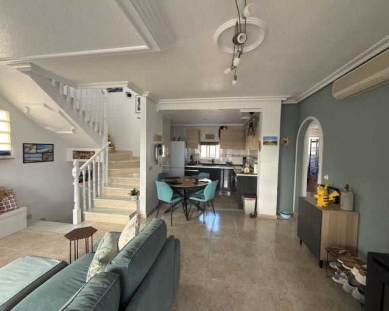 Chalet de 5 habitaciones en Villamartin en venta con piscina - 399.000 € (Ref: 9626757)