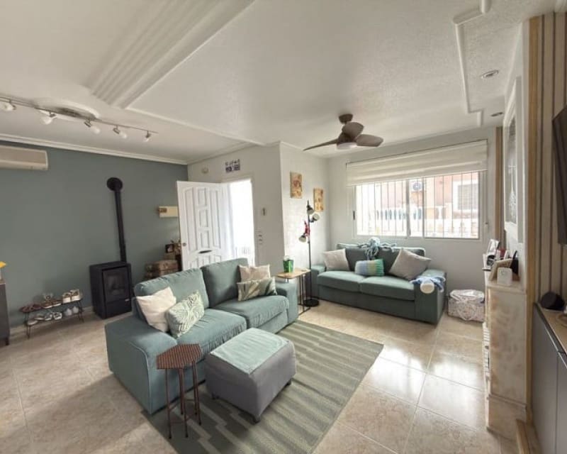 Chalet de 5 habitaciones en Villamartin en venta con piscina - 399.000 € (Ref: 9626757)