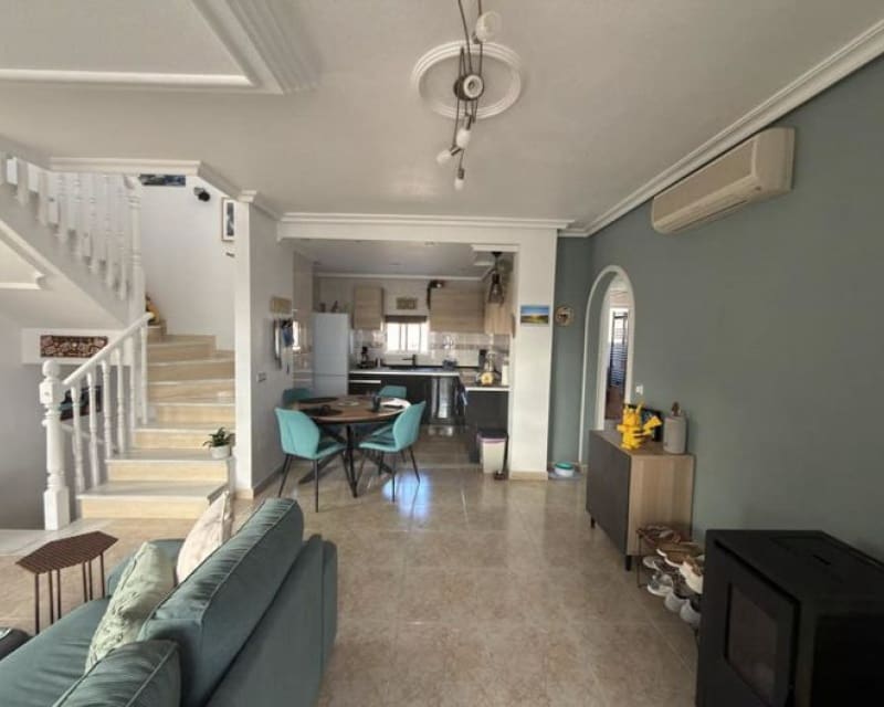 Chalet de 5 habitaciones en Villamartin en venta con piscina - 399.000 € (Ref: 9626757)