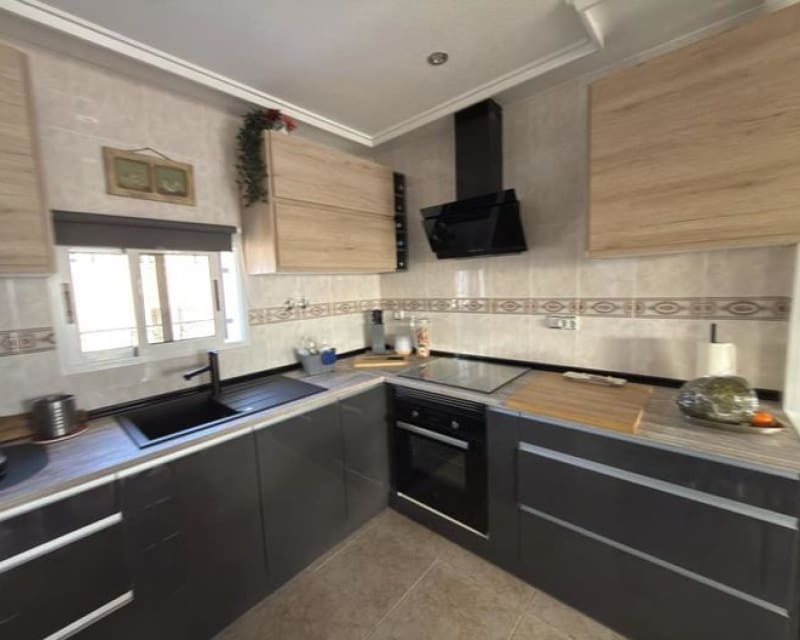 Chalet de 5 habitaciones en Villamartin en venta con piscina - 399.000 € (Ref: 9626757)