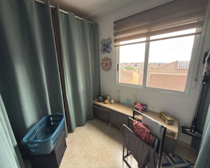 Chalet de 5 habitaciones en Villamartin en venta con piscina - 399.000 € (Ref: 9626757)