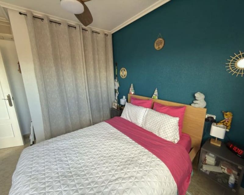 Chalet de 5 habitaciones en Villamartin en venta con piscina - 399.000 € (Ref: 9626757)