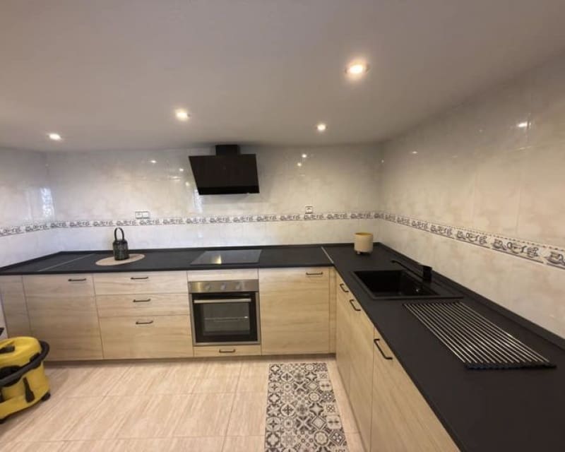 Chalet de 5 habitaciones en Villamartin en venta con piscina - 399.000 € (Ref: 9626757)