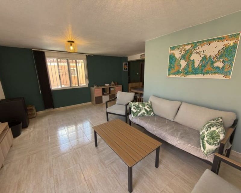 Chalet de 5 habitaciones en Villamartin en venta con piscina - 399.000 € (Ref: 9626757)