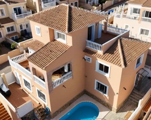 Chalet de 5 habitaciones en Villamartin, Orihuela en venta con piscina - 399.000 € (Ref: 9626757)