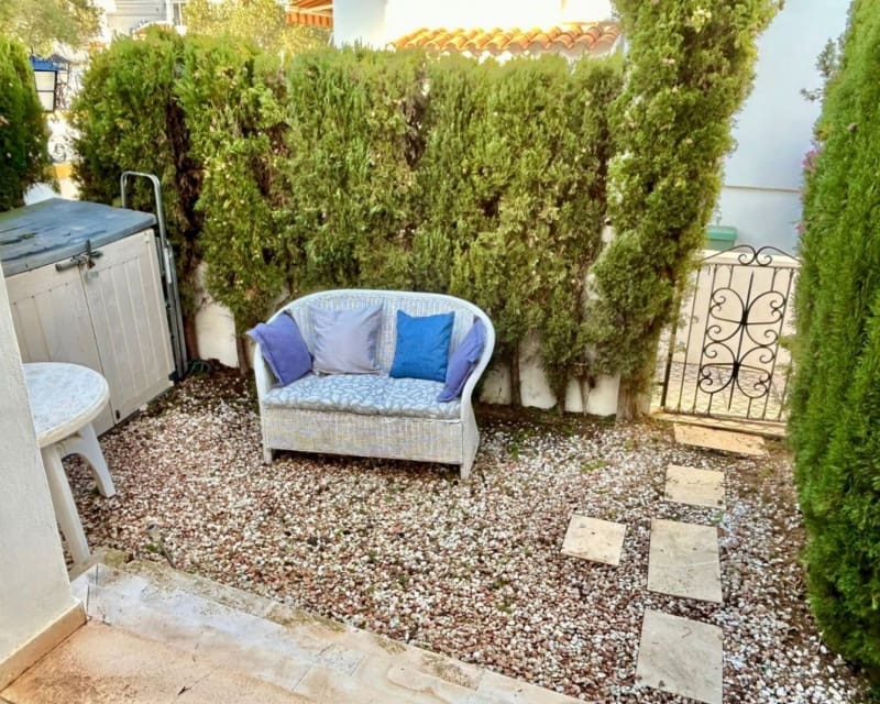 2 soveværelse Bungalow til salg i Villamartin med swimmingpool - € 197.000 (Ref: 9626760)