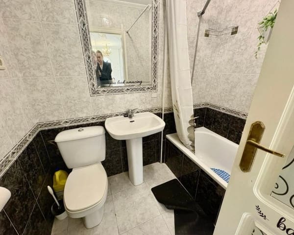 2 soveværelse Lejlighed til salg i Playa Flamenca, Orihuela med swimmingpool - € 142.000 (Ref: 9626766)