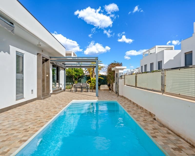 3 soveværelse Villa til salg i Ciudad Quesada med swimmingpool - € 425.000 (Ref: 9626768)