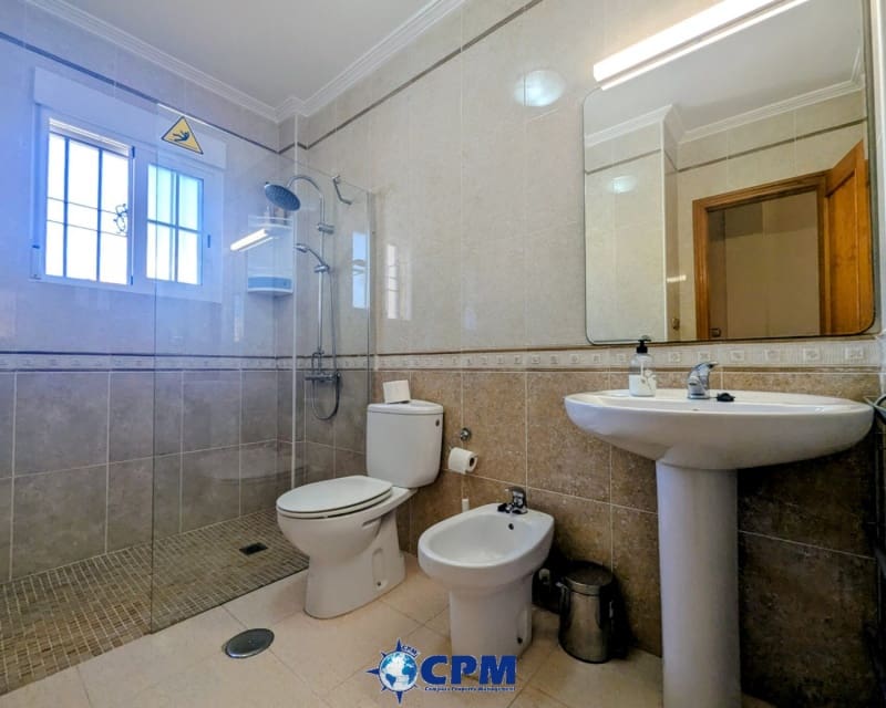 3 bedroom Villa for sale in Cabo Roig with pool - € 205,000 (Ref: 9626774)