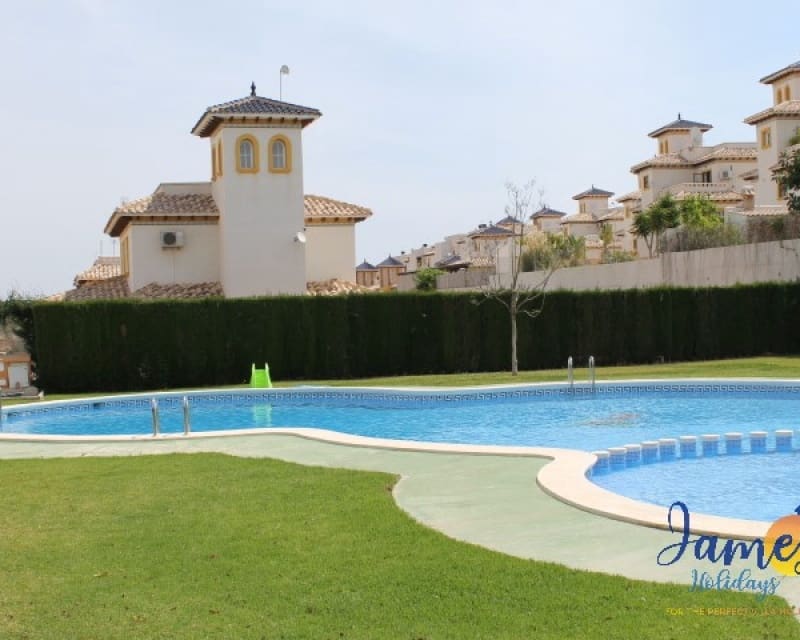 3 bedroom Villa for sale in Cabo Roig with pool - € 205,000 (Ref: 9626774)