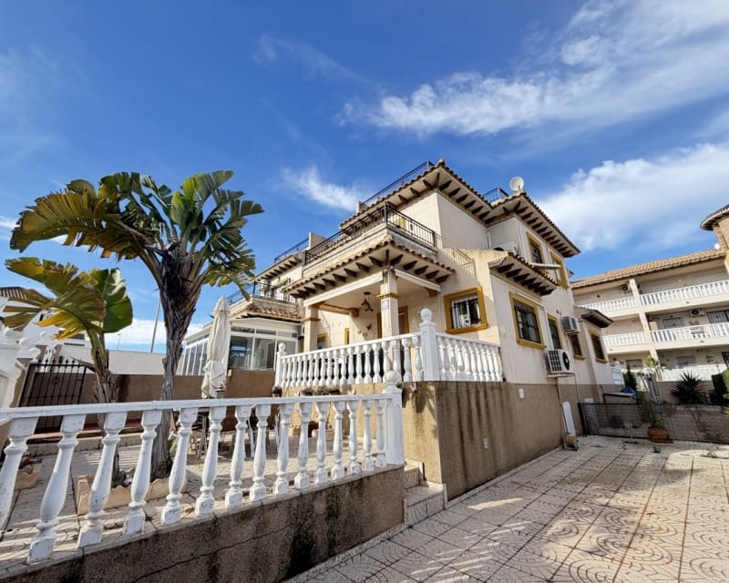 2 slaapkamer Villa te koop in Villamartin met zwembad - € 189.995 (Ref: 9626775)