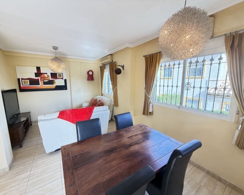 2 slaapkamer Villa te koop in Villamartin met zwembad - € 189.995 (Ref: 9626775)