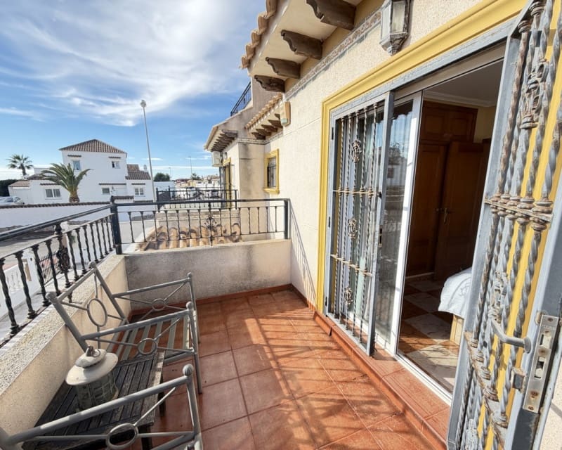 2 slaapkamer Villa te koop in Villamartin met zwembad - € 189.995 (Ref: 9626775)