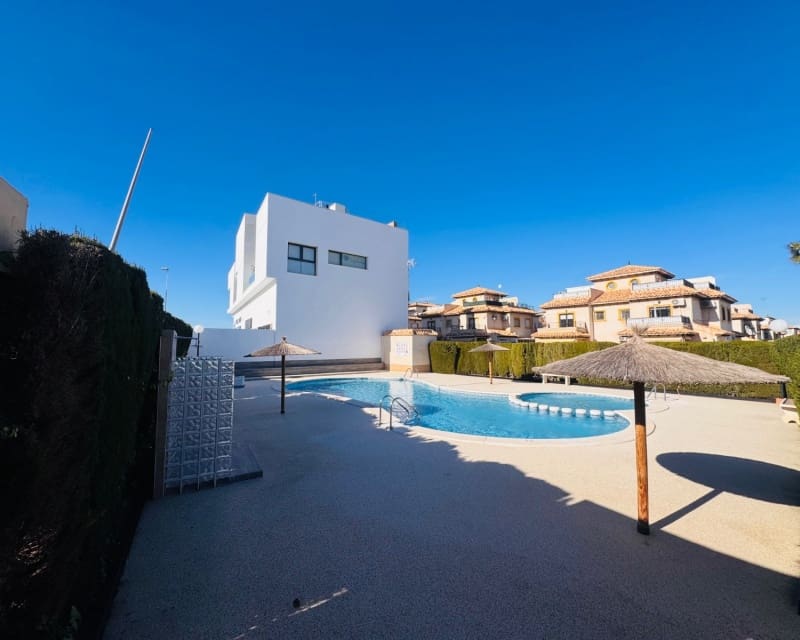 2 bedroom Villa for sale in La Zenia with pool - € 229,950 (Ref: 9626776)