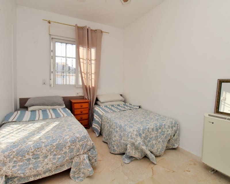 3 quarto Casa em Banda para venda em Playa Flamenca com piscina - 249 000 € (Ref: 9626779)