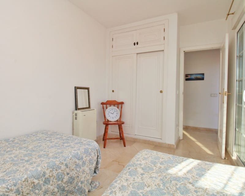 3 quarto Casa em Banda para venda em Playa Flamenca com piscina - 249 000 € (Ref: 9626779)