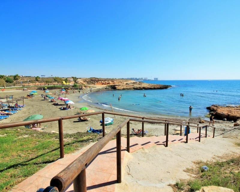 3 quarto Casa em Banda para venda em Playa Flamenca com piscina - 249 000 € (Ref: 9626779)