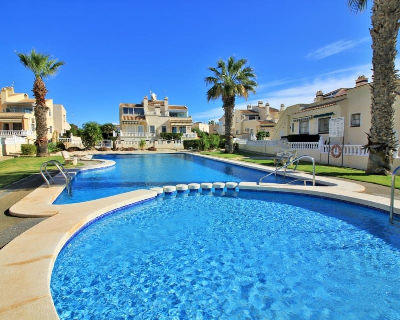 3 quarto Casa em Banda para venda em Playa Flamenca com piscina - 249 000 € (Ref: 9626779)