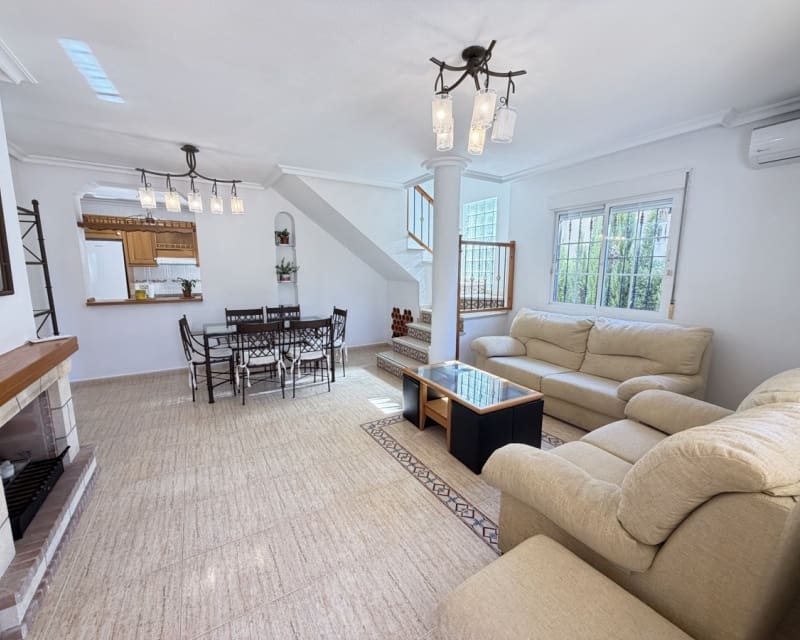 3 soveværelse Villa til salg i Villamartin med swimmingpool - € 375.000 (Ref: 9626781)