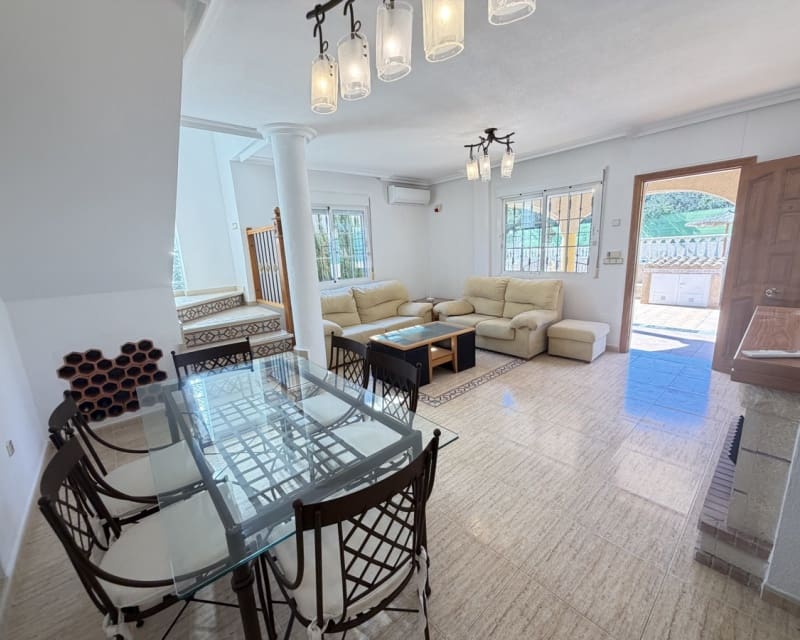 3 soveværelse Villa til salg i Villamartin med swimmingpool - € 375.000 (Ref: 9626781)