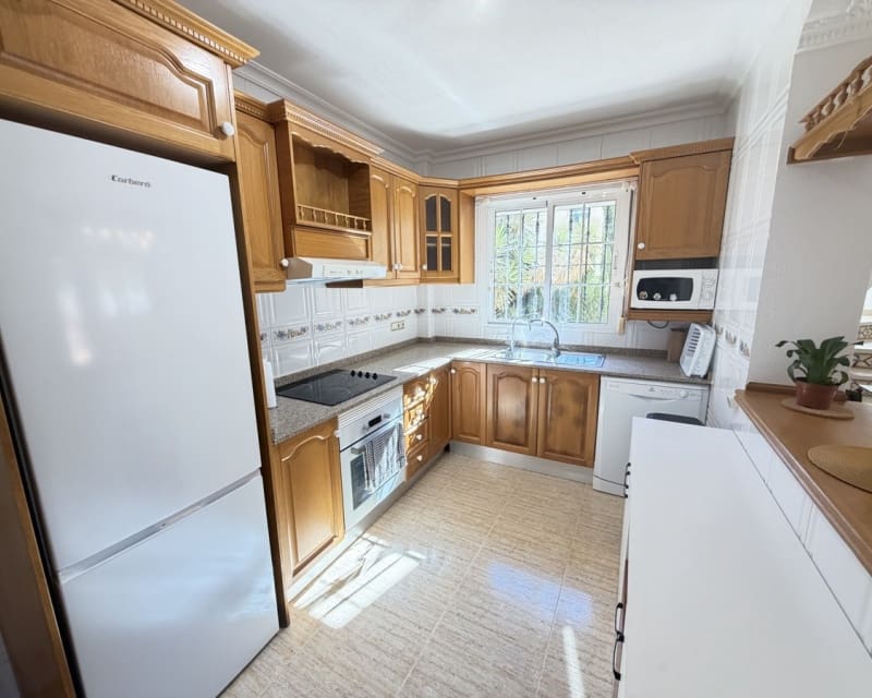 3 soveværelse Villa til salg i Villamartin med swimmingpool - € 375.000 (Ref: 9626781)