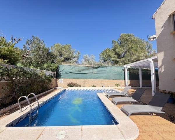3 soveværelse Villa til salg i Villamartin, Orihuela med swimmingpool - € 375.000 (Ref: 9626781)