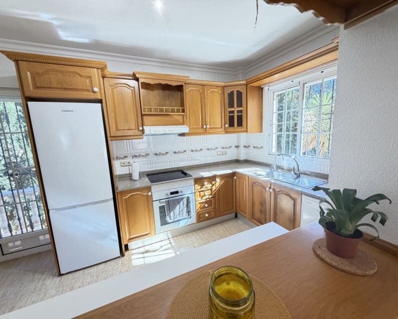 3 soveværelse Villa til salg i Villamartin med swimmingpool - € 375.000 (Ref: 9626781)