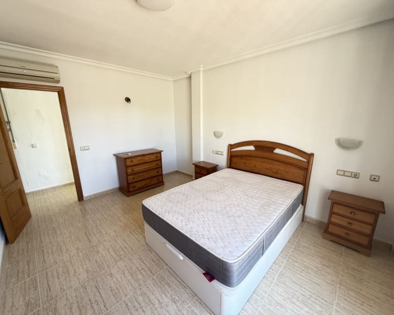 3 soveværelse Villa til salg i Villamartin med swimmingpool - € 375.000 (Ref: 9626781)