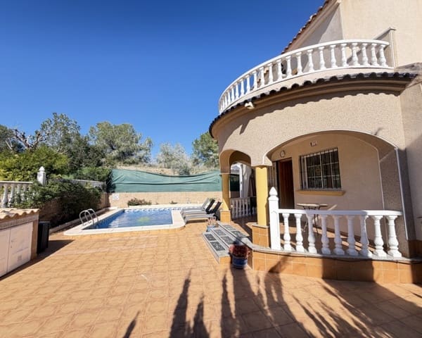 3 soveværelse Villa til salg i Villamartin, Orihuela med swimmingpool - € 375.000 (Ref: 9626781)