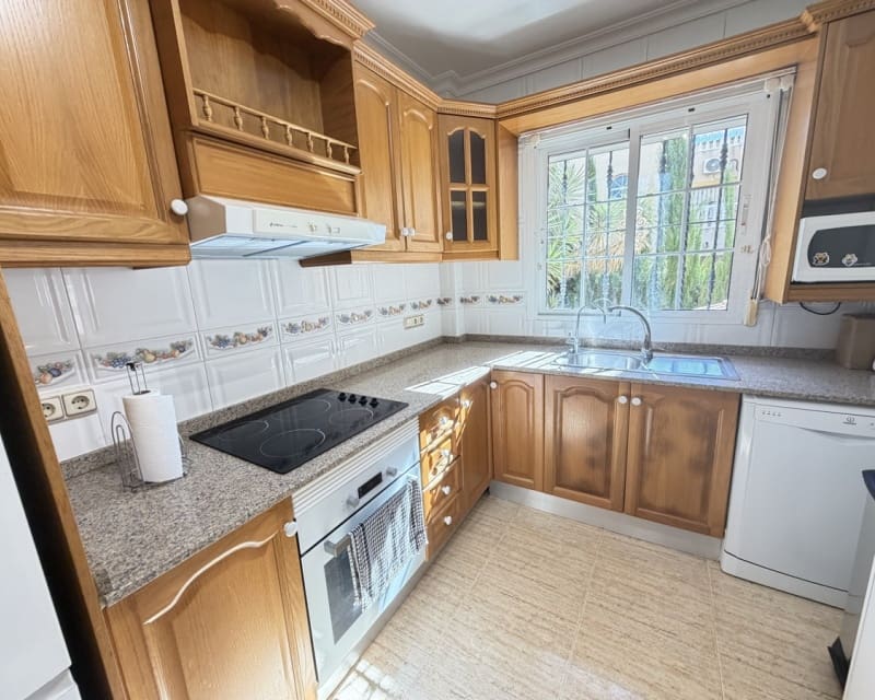 3 soveværelse Villa til salg i Villamartin med swimmingpool - € 375.000 (Ref: 9626781)