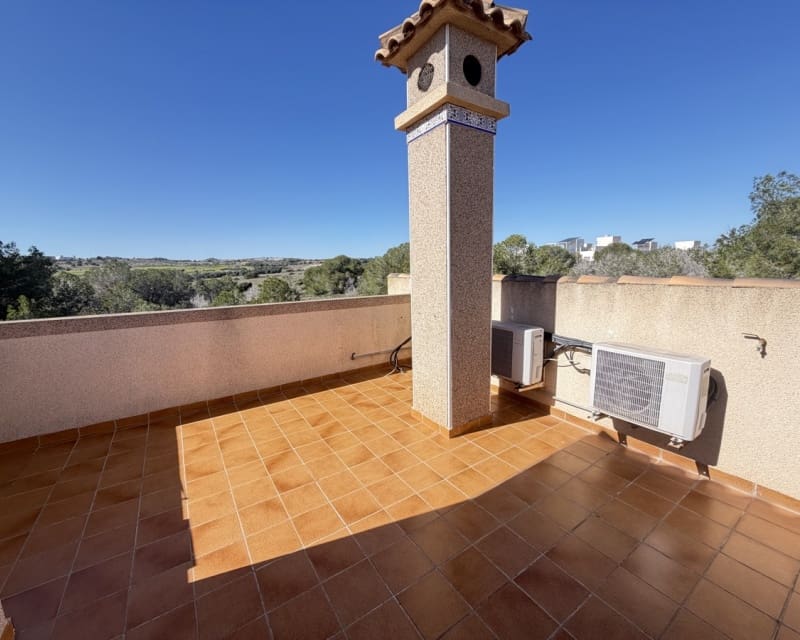 3 soveværelse Villa til salg i Villamartin med swimmingpool - € 375.000 (Ref: 9626781)