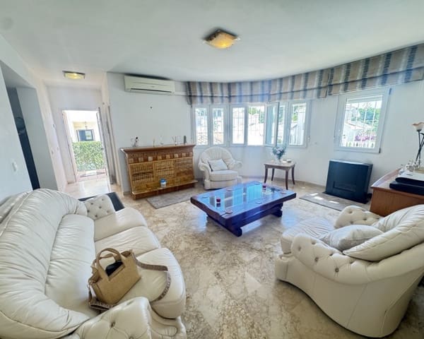 3 soverom Villa til salgs i Villamartin, Orihuela med svømmebasseng - € 465 000 (Ref: 9626782)