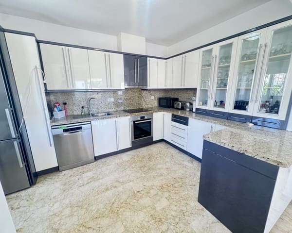 3 soverom Villa til salgs i Villamartin, Orihuela med svømmebasseng - € 465 000 (Ref: 9626782)