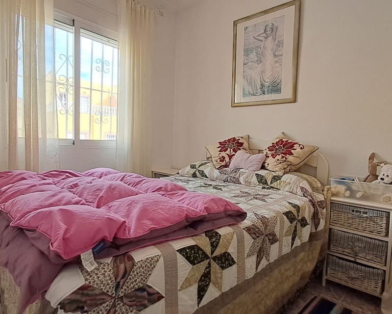 2 bedroom Townhouse for sale in Villamartin with pool - € 159,000 (Ref: 9626785)