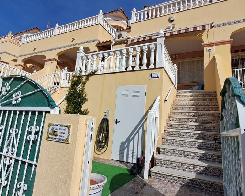 2 bedroom Townhouse for sale in Villamartin with pool - € 159,000 (Ref: 9626785)