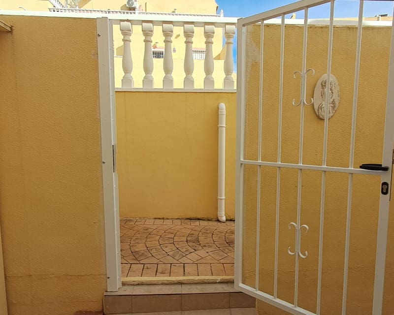 2 bedroom Townhouse for sale in Villamartin with pool - € 159,000 (Ref: 9626785)